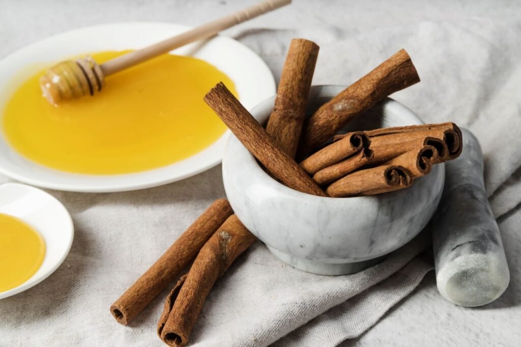 honey and cinnamon face pack for pimples